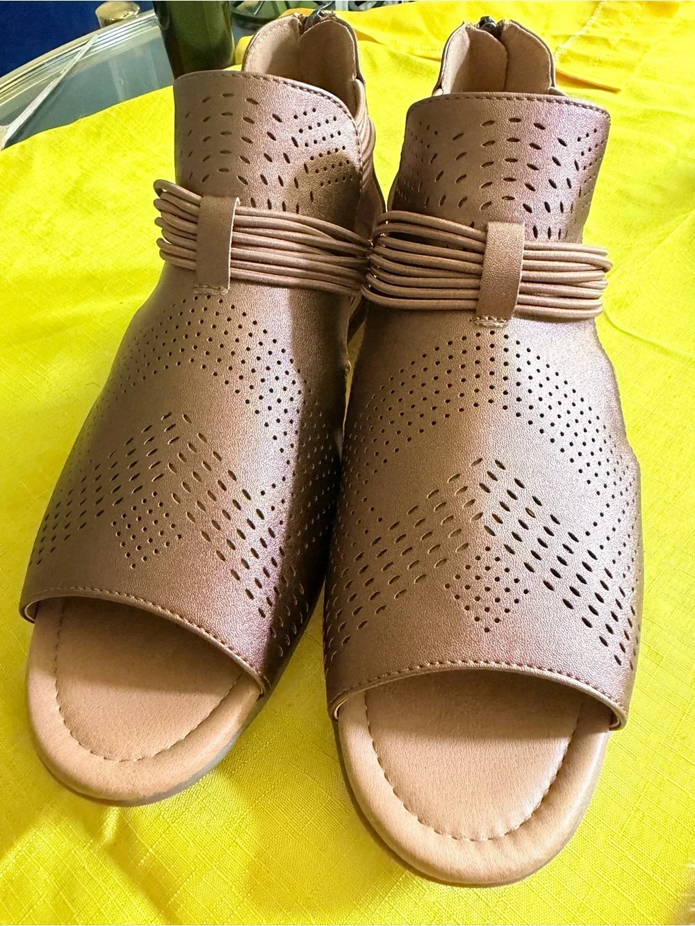 comfortview Girls Bronze Back-Zip Sandals